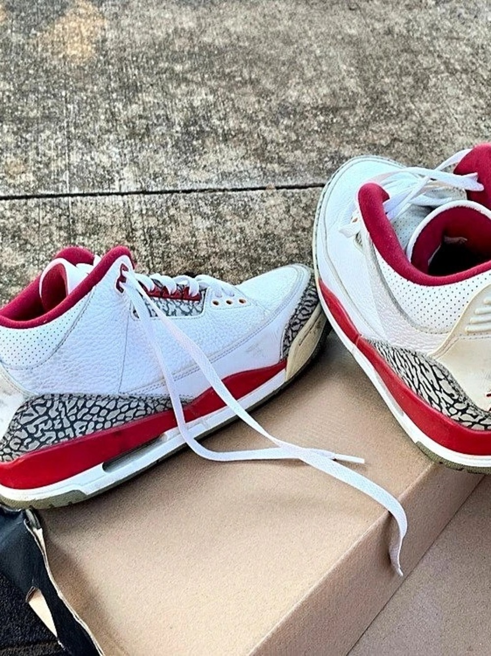 Jordan Air Jordan 3 Retro Fire Red (2022) Retro cardinal red Sneakers in White &